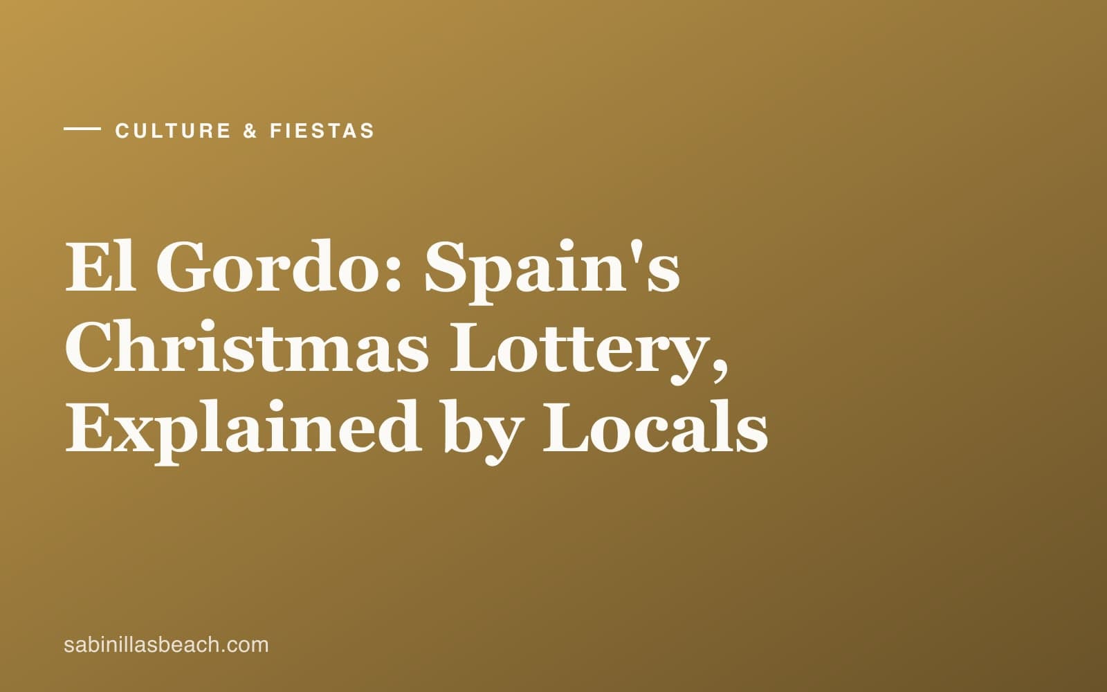 Eine weihnachtlich geschmückte spanische Lotterie-Verkaufsstelle (administración) mit einer Warteschlange von Menschen, die El-Gordo-Lose kaufen möchten